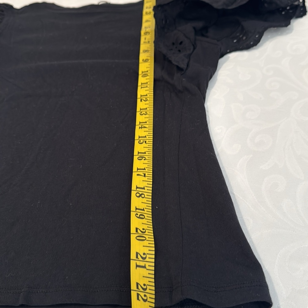 Tahari Eyelet Flutter Sleeve Top. Size S - Picture 11 of 11